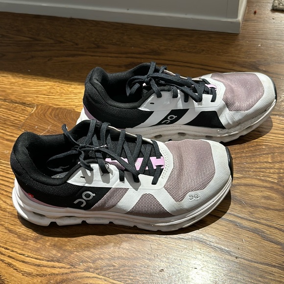 On- Running Cloudrunner Woman’s US 8.5 - Picture 6 of 10